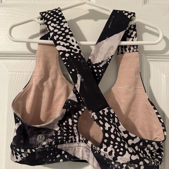 Lululemon Athletica Black and White Fitted Graphic Crop Bra Tank Top - Size XS 4 - Picture 3 of 4